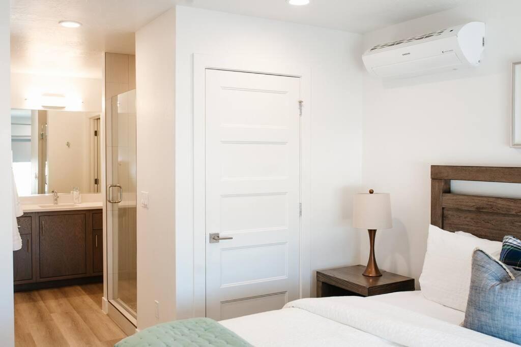 Zen Trail Retreat - New 5 Bedroom Luxury Condo セントジョージ エクステリア 写真