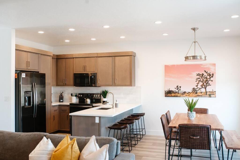 Zen Trail Retreat - New 5 Bedroom Luxury Condo セントジョージ エクステリア 写真