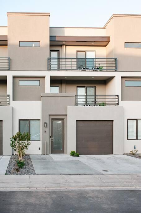 Zen Trail Retreat - New 5 Bedroom Luxury Condo セントジョージ エクステリア 写真