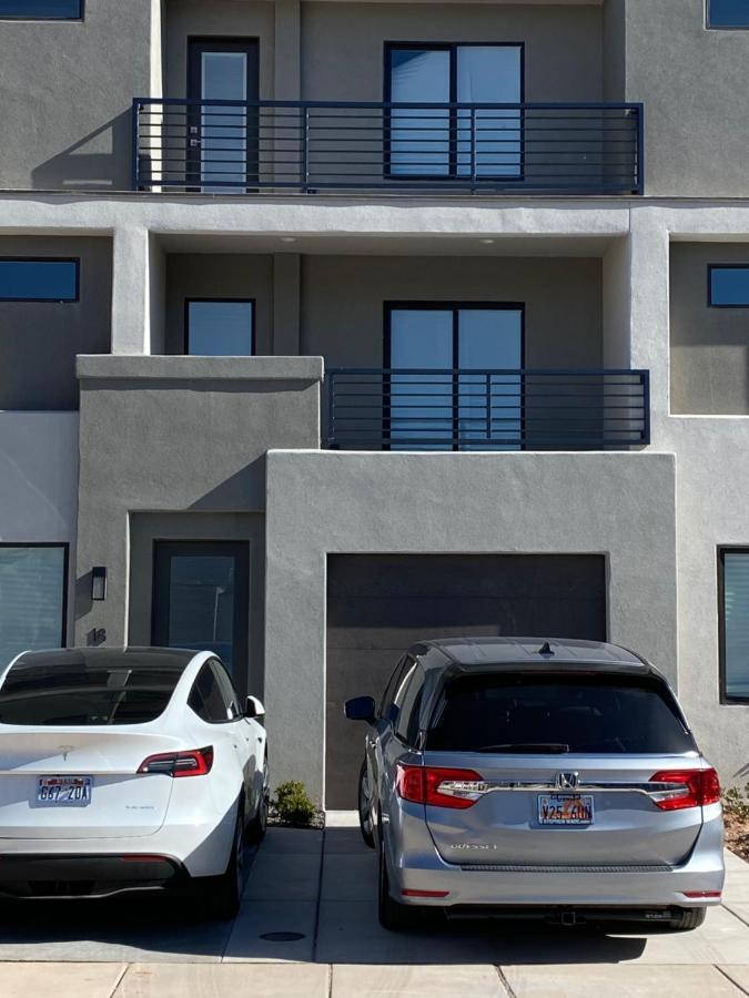 Zen Trail Retreat - New 5 Bedroom Luxury Condo セントジョージ エクステリア 写真